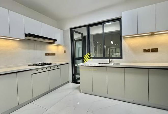 Modern 3 bedroom All en-suite