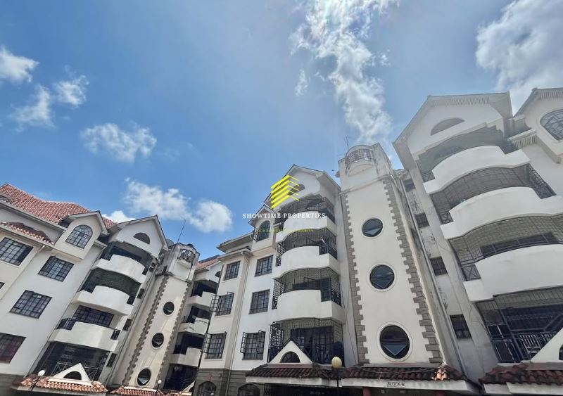 Spacious 3 bedroom master en-suite + Dsq