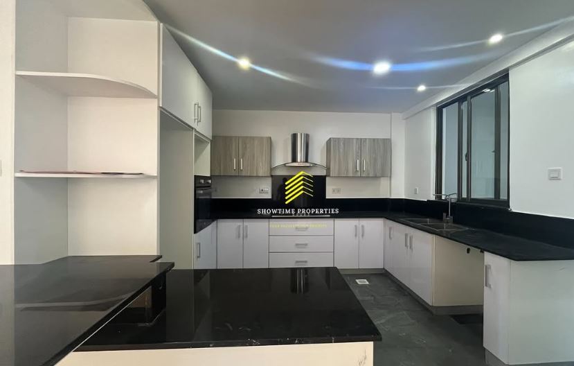 Spacious Modern 4 bedroom apartment