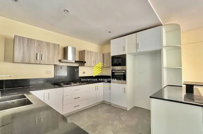 Spacious Modern 4 bedroom apartment All en-suite + Dsq